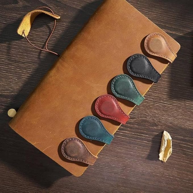 Personalized Magnetic Leather Bookmark, 26 Letters Custom Leather Bookmarks, Handmade, Leather Magnetic Bookmark for Book Lovers Readers Women Kid(Purple，Q）