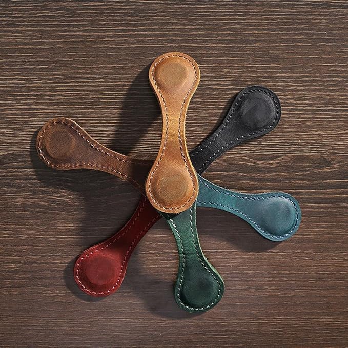 Personalized Magnetic Leather Bookmark, 26 Letters Custom Leather Bookmarks, Handmade, Leather Magnetic Bookmark for Book Lovers Readers Women Kid(Red，L）